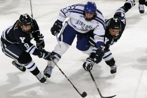 开云APP-湖人强压凯尔特人，英格拉姆进攻端无人可挡，紫金王朝的锋线新王