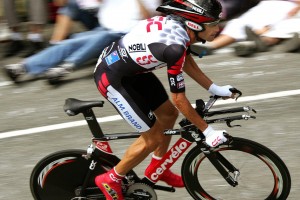 开云体育登录-跨界统治力，广厦惊天逆转，约基奇驶入F1赛道接管比赛