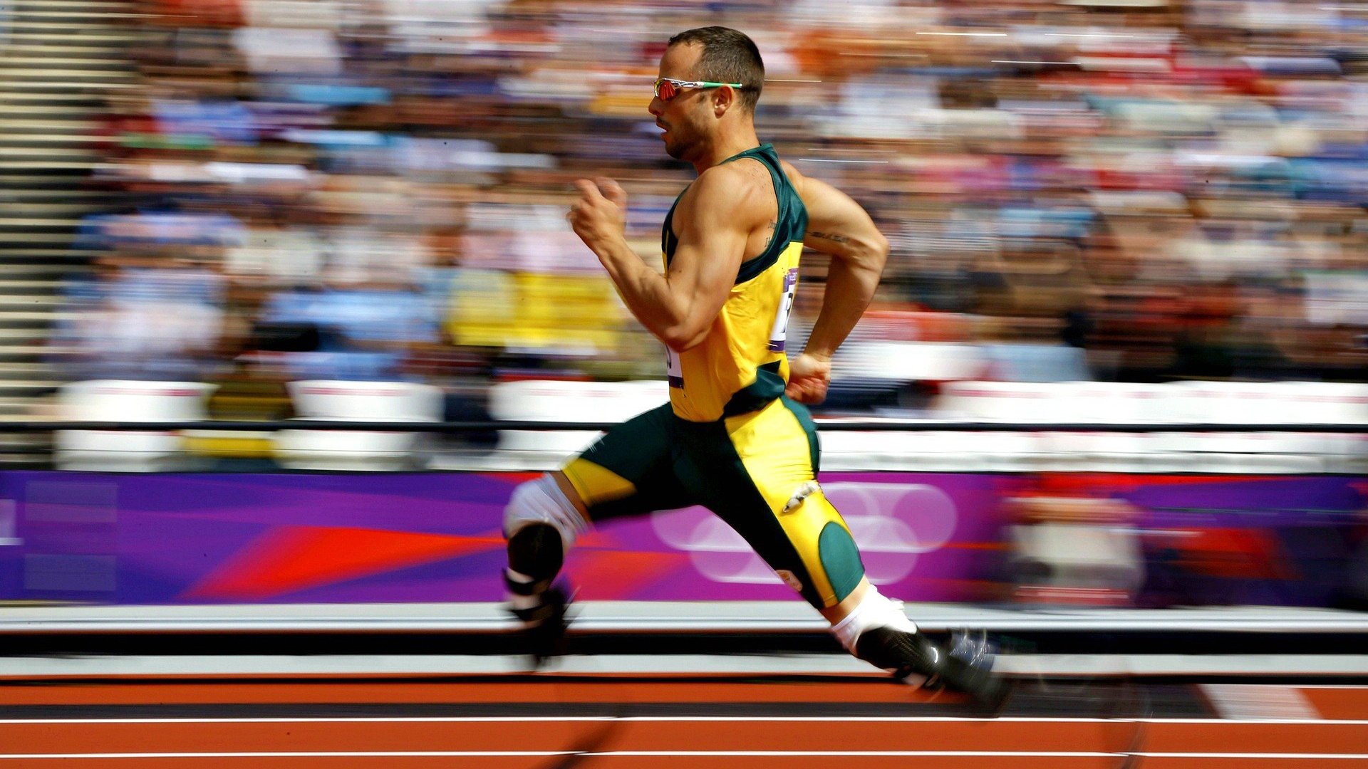 当篮球场遇见F1赛道，霍勒迪的逆转基因如何跨界征服